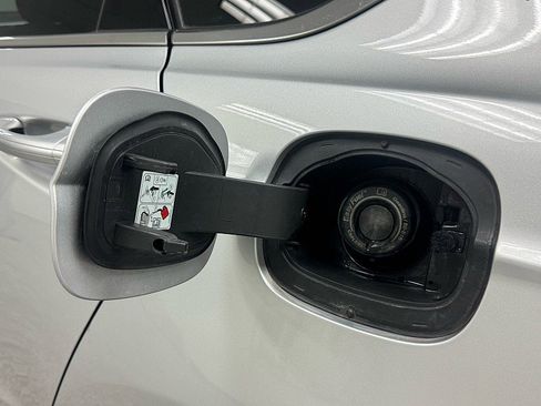 Used 2018 Ford Fusion SE w/ Fusion SE Technology Package image 28