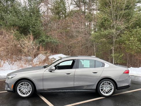 Used 2024 BMW 530i xDrive w/ Premium Package image 2