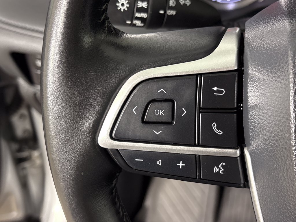 Used 2023 Toyota Highlander XLE FWD image 18