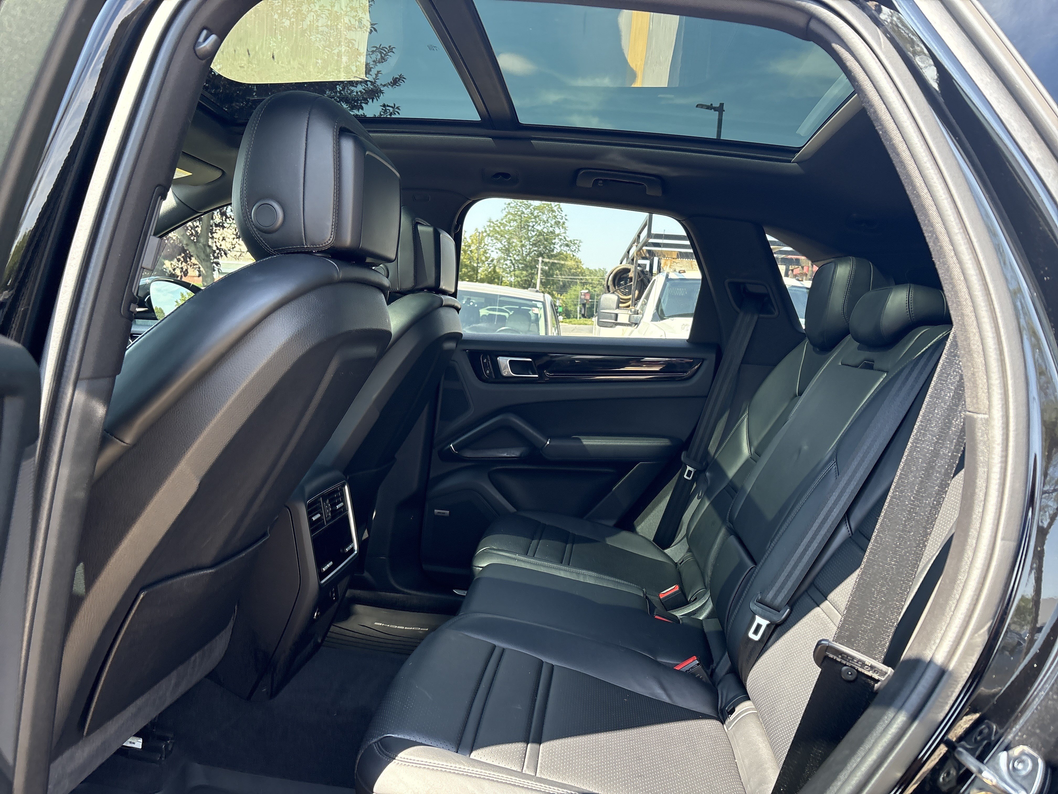 Used 2020 Porsche Cayenne AWD/4WD image 15