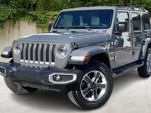 Used 2021 Jeep Wrangler Unlimited Sahara image 3