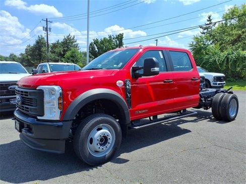 New 2025 Ford F550 4x4 Crew Cab image 3