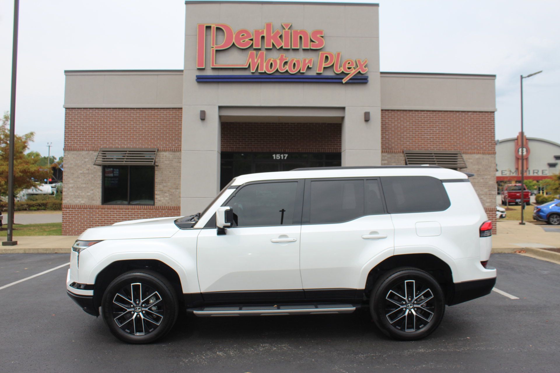 Used 2024 Lexus GX 550 w/ Accessory Package (Z1) AWD/4WD image 9