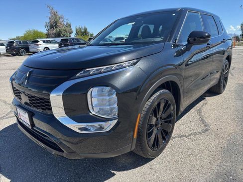 New 2026 Mitsubishi Outlander LE FWD image 3