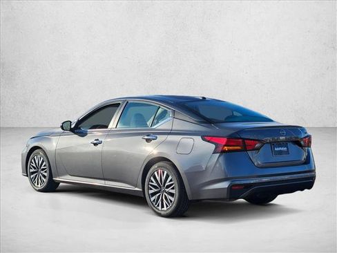 Used 2024 Nissan Altima 2.5 SV image 7