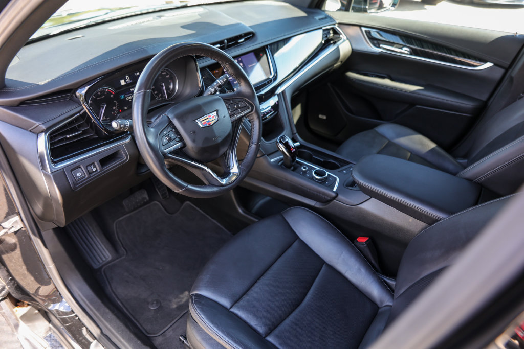 Used 2025 Cadillac XT6 Premium Luxury FWD image 10