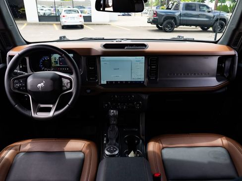 Used 2024 Ford Bronco Outer Banks AWD/4WD image 9