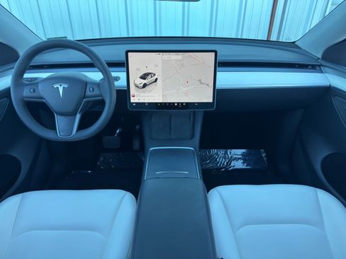 Used 2022 Tesla Model Y Long Range image 13