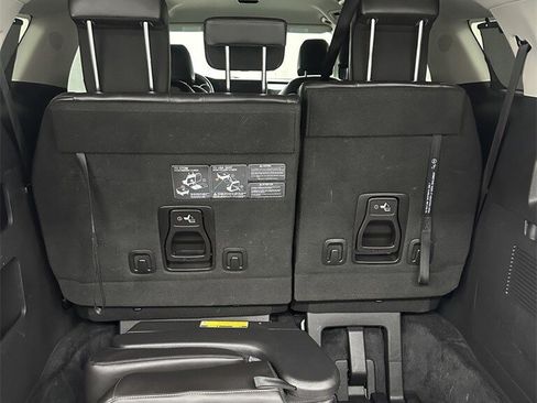 Used 2022 Kia Carnival EX image 29