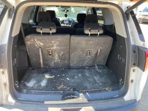 Used 2017 GMC Acadia SLE FWD image 32