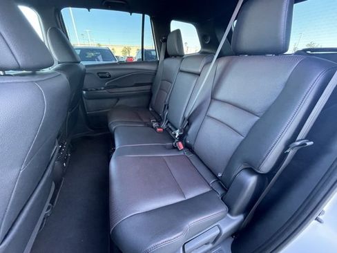 Used 2025 Honda Passport Black Edition image 17