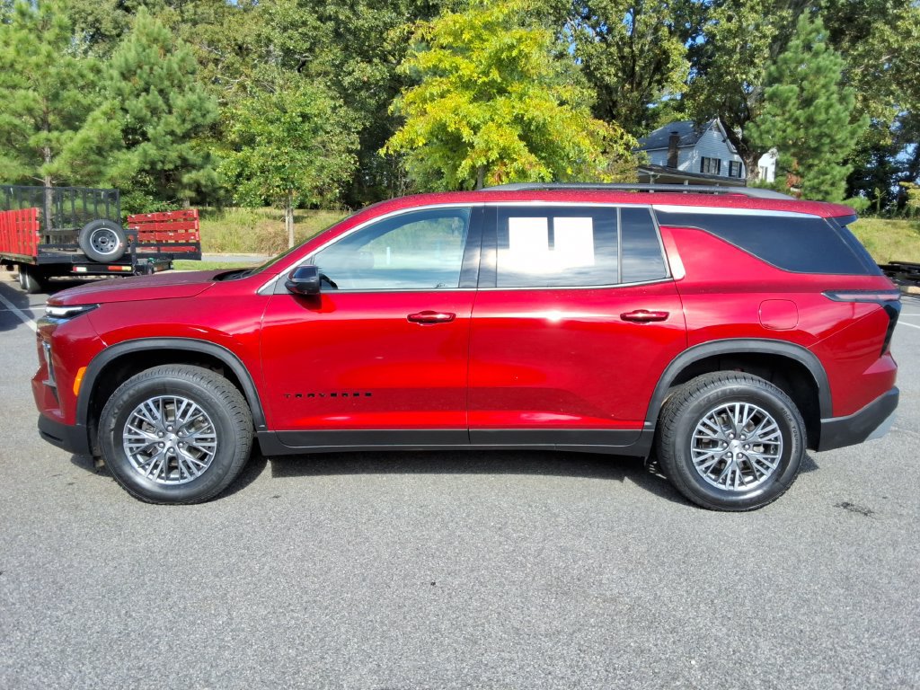 Certified 2026 Chevrolet Traverse LT w/ Driver Confidence Package FWD image 8