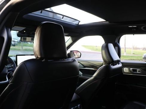 Used 2025 Ford Explorer ST image 15