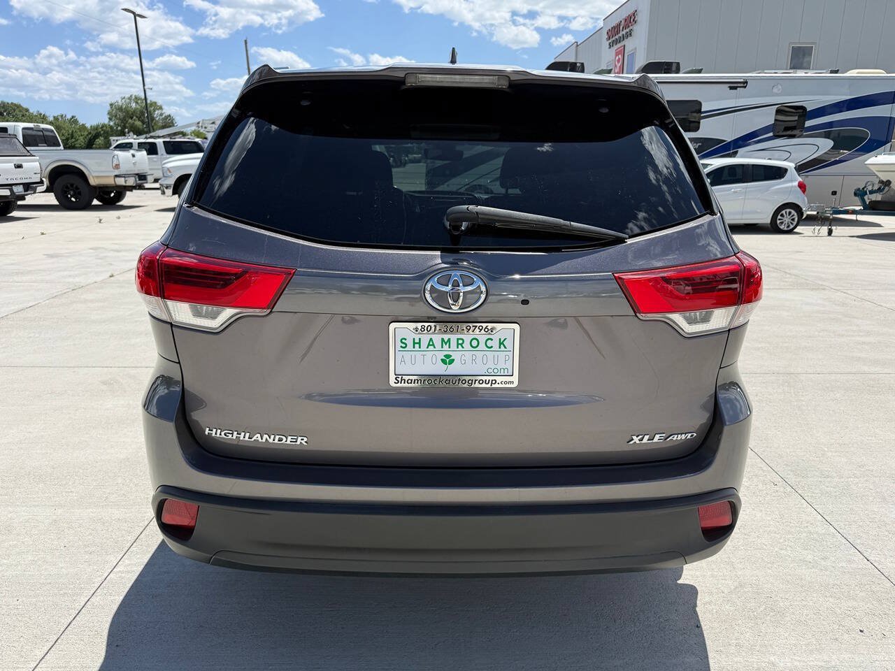 Used 2019 Toyota Highlander XLE AWD/4WD image 4