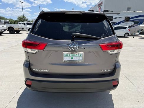 Used 2019 Toyota Highlander XLE AWD/4WD image 4