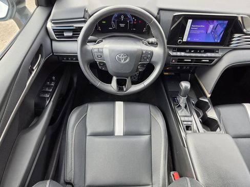 Used 2025 Toyota Camry SE FWD image 13