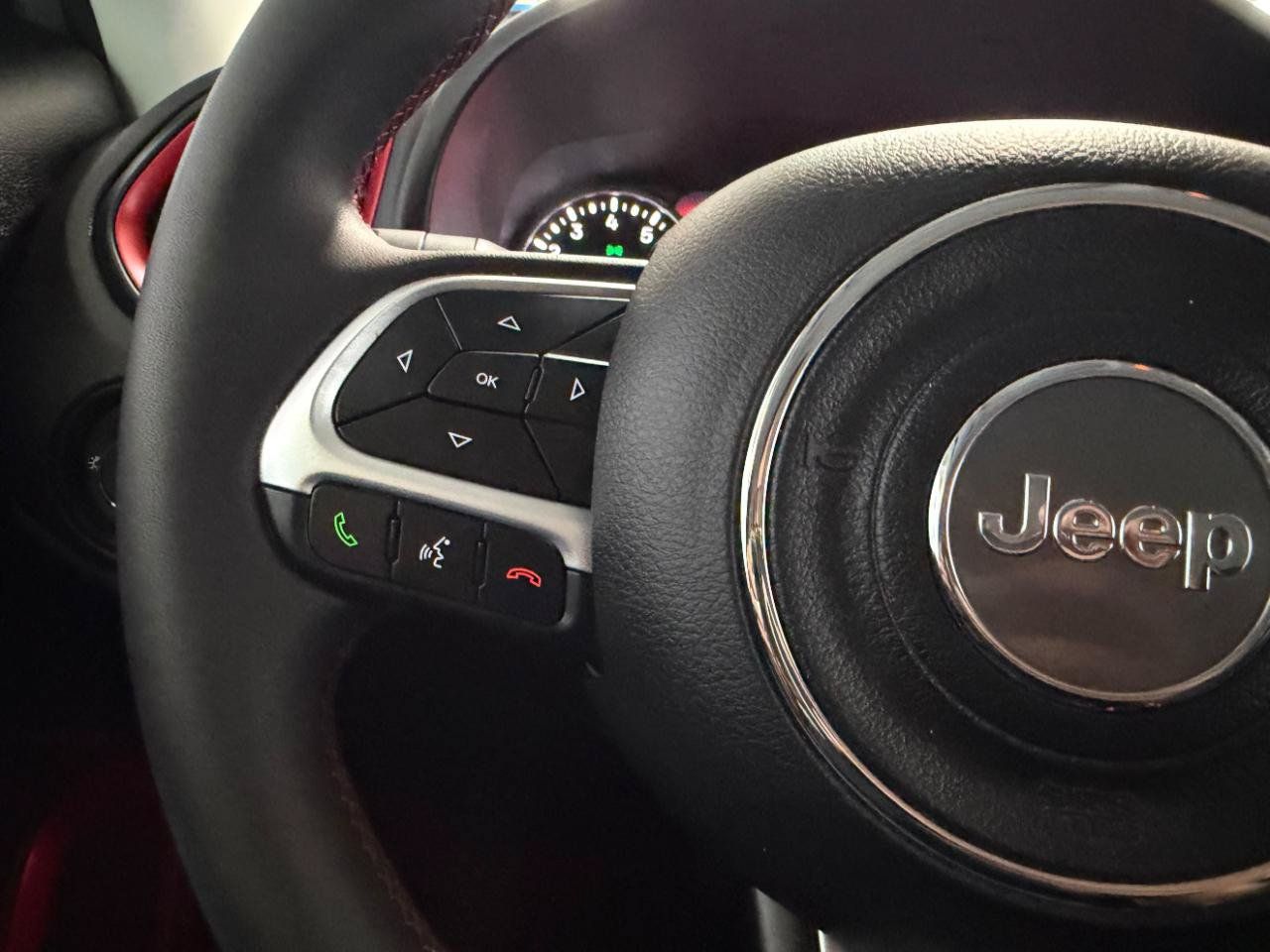 Used 2023 Jeep Renegade Trailhawk AWD/4WD image 31