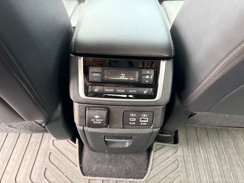 Used 2023 Subaru Ascent Touring AWD/4WD image 18