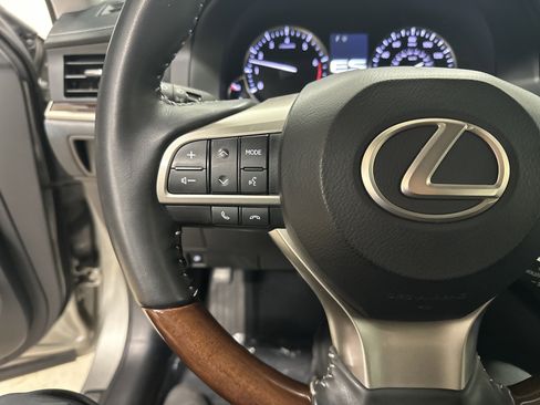 Used 2018 Lexus ES 350 w/ Navigation System Package image 19