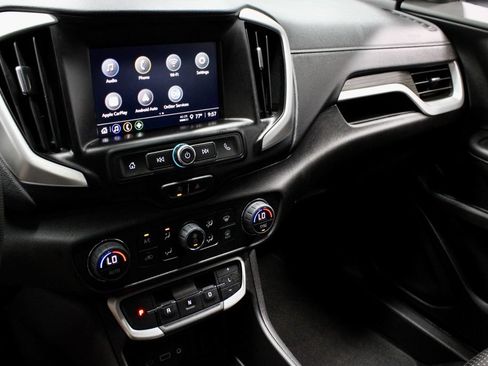 Used 2024 GMC Terrain SLE w/ Driver Convenience Package FWD image 30