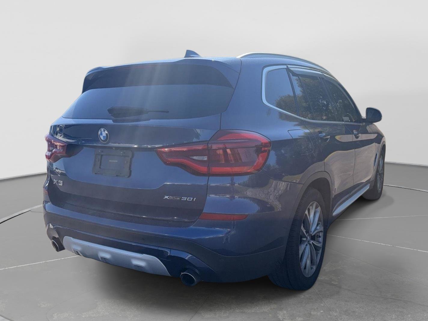 Used 2018 BMW X3 xDrive30i w/ Premium Package AWD/4WD image 3