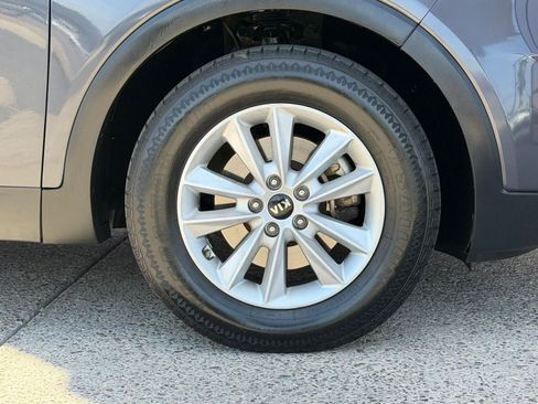 Used 2019 Kia Sorento FWD V6 image 37