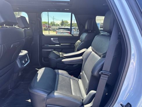 Used 2025 Ford Expedition Tremor AWD/4WD image 33