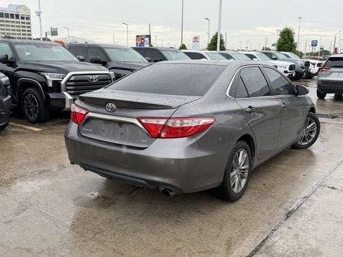 Used 2015 Toyota Camry SE w/ Moonroof Package FWD image 5