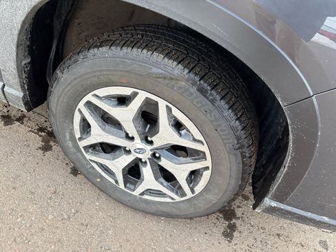 Used 2023 Subaru Forester Premium image 3