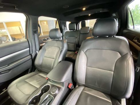 Used 2017 Ford Explorer XLT w/ Equipment Group 202A AWD/4WD image 14