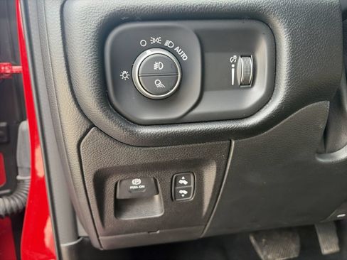 Used 2022 RAM 1500 Big Horn AWD/4WD image 18