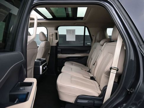 Used 2024 Ford Expedition Limited AWD/4WD image 19