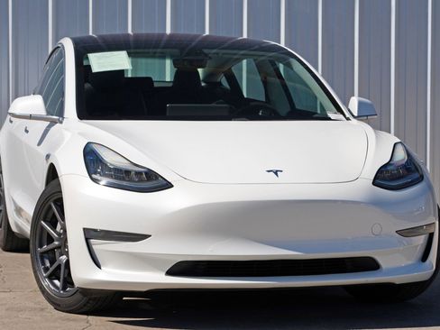 Used 2018 Tesla Model 3 Long Range image 2