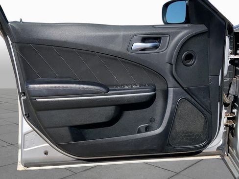 Used 2022 Dodge Charger SXT RWD image 18