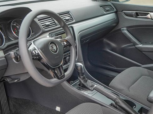 Used 2017 Volkswagen Passat 1.8T S image 21