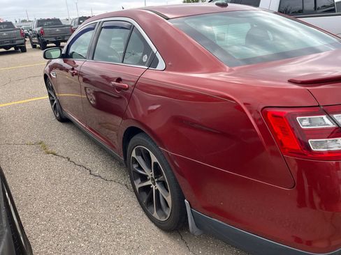Used 2014 Ford Taurus Limited w/ Equipment Group 301A FWD image 12
