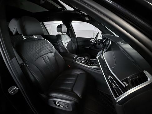 Used 2022 BMW X7 M50i image 32