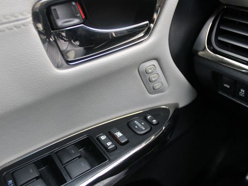 Used 2015 Toyota Avalon XLE Touring FWD image 32