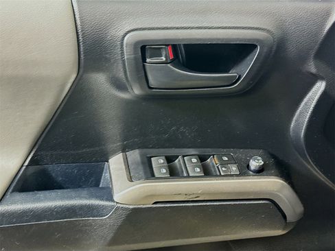 Used 2017 Toyota Tacoma SR5 w/ Tow Package image 14