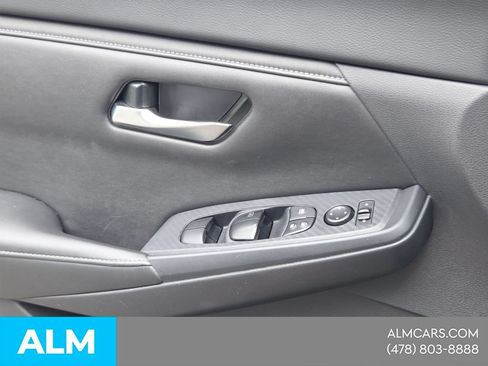 Used 2024 Nissan Sentra SV FWD image 29