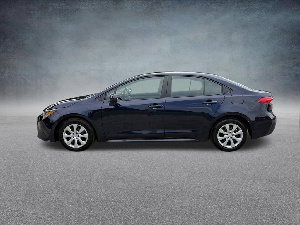 Used 2025 Toyota Corolla LE FWD image 2