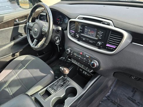 Used 2016 Kia Sorento LX w/ LX Convenience Package image 12