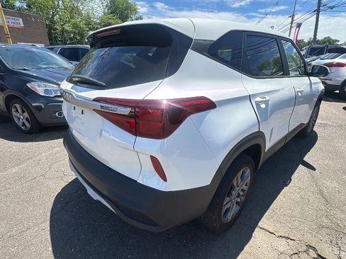 Used 2023 Kia Seltos LX AWD/4WD image 5