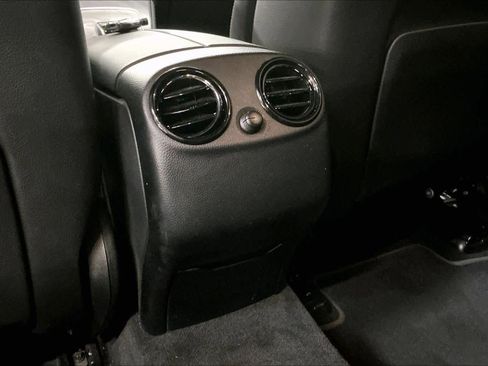 Used 2019 Mercedes-Benz GLC 300 4MATIC image 34