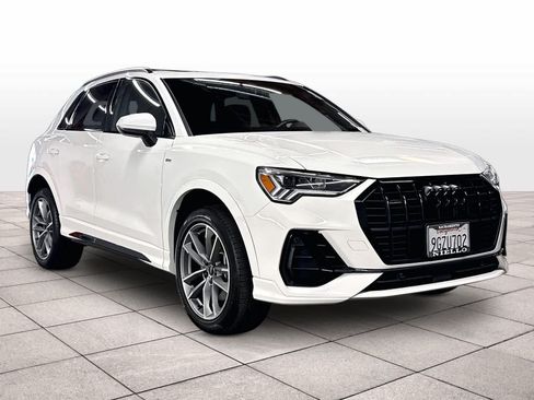 Used 2023 Audi Q3 2.0T Premium w/ Black Optic Sport Package AWD/4WD image 2