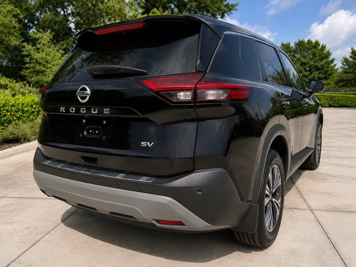 Used 2021 Nissan Rogue SV FWD image 9
