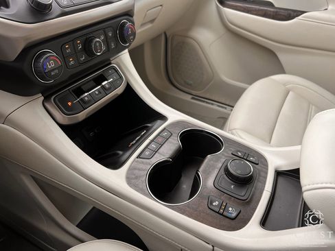 Used 2023 GMC Acadia Denali w/ Denali Ultimate Package image 19