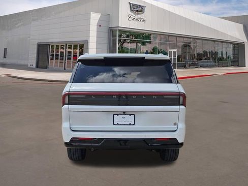 Used 2025 Lincoln Navigator L Reserve image 5