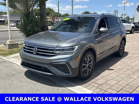Certified 2022 Volkswagen Tiguan SE FWD image 3