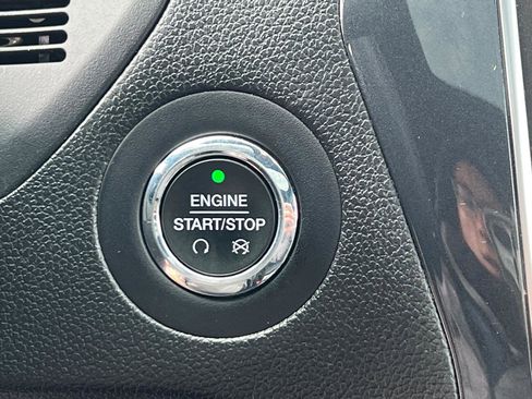 Used 2018 Ford Explorer Limited image 21